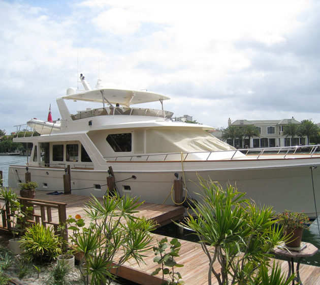 72 Pilothouse Yacht Exterior